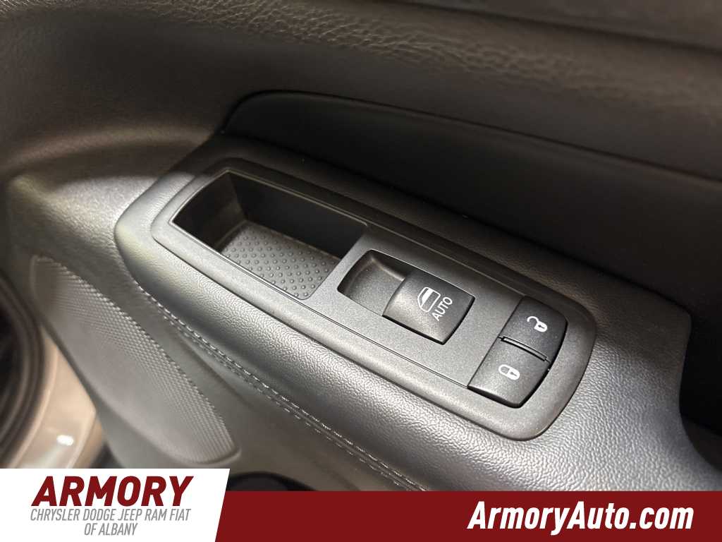 Thumbnail: 2017 Jeep Grand Cherokee - 33