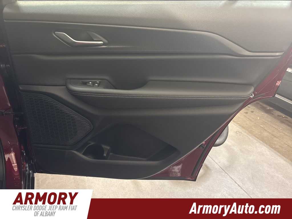 Thumbnail: 2025 Jeep Grand Cherokee L - 30