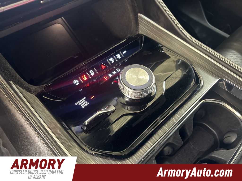 Thumbnail: 2024 Jeep Wagoneer - 24