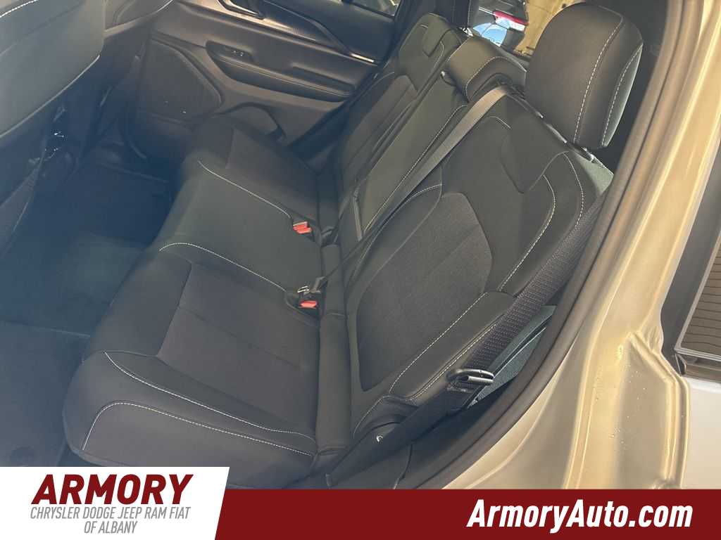 Thumbnail: 2026 Jeep Grand Cherokee - 28