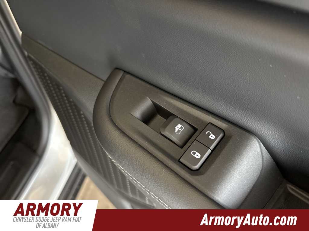 Thumbnail: 2025 Jeep Grand Cherokee - 28