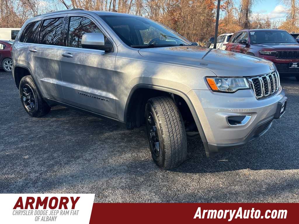 Thumbnail: 2017 Jeep Grand Cherokee - 3