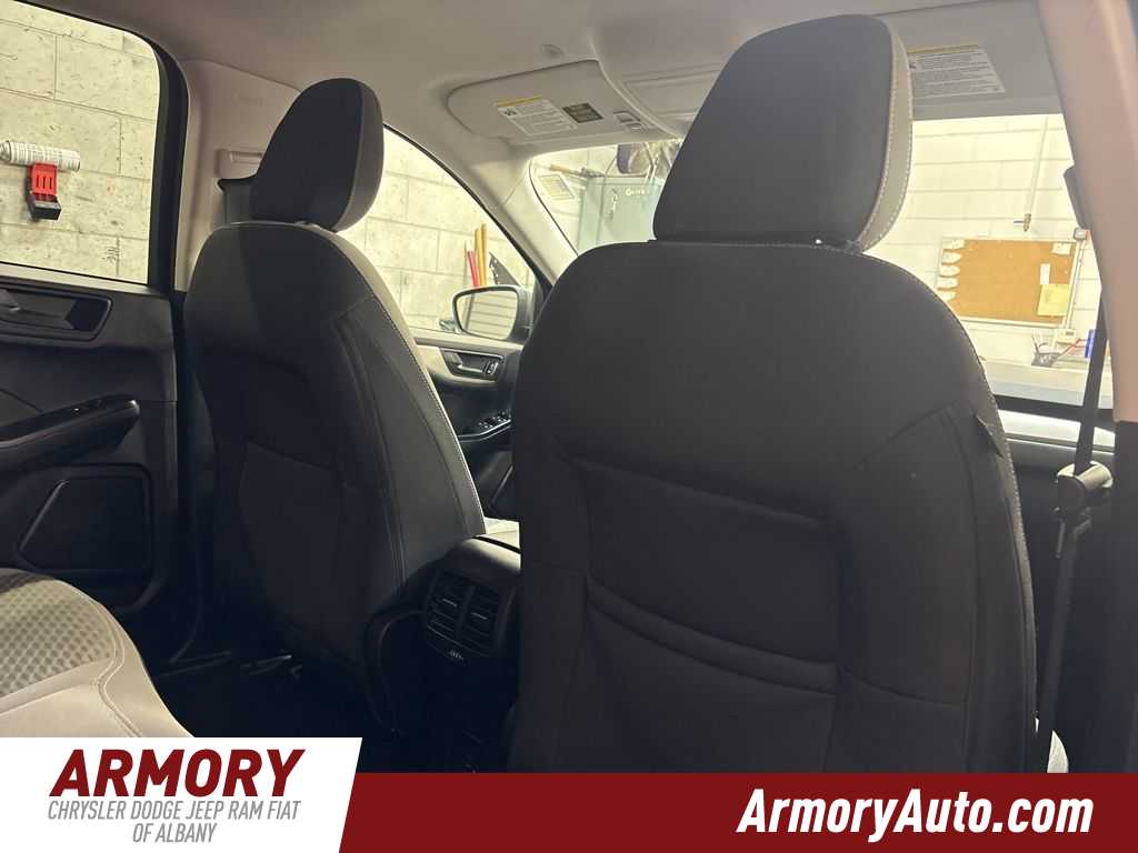 Thumbnail: 2022 Ford Escape - 31