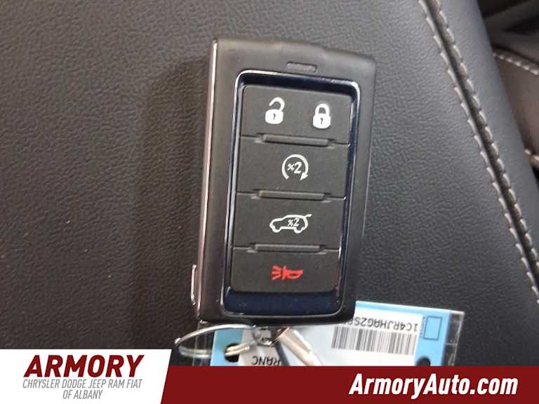 Thumbnail: 2025 Jeep Grand Cherokee - 17