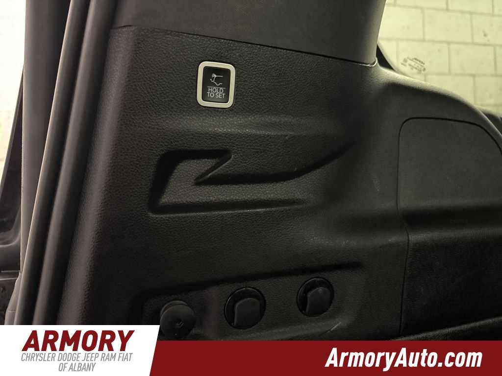 Thumbnail: 2023 Jeep Wagoneer - 34