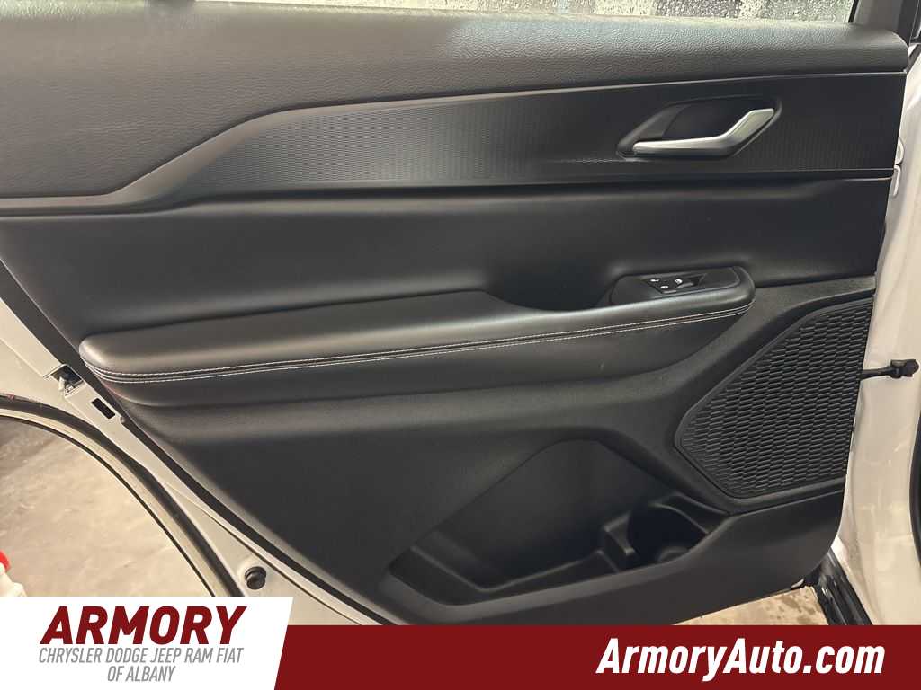 Thumbnail: 2023 Jeep Grand Cherokee L - 23