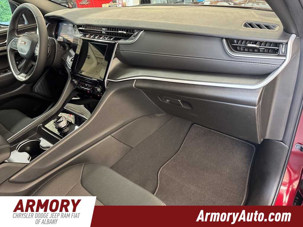 Thumbnail: 2025 Jeep Grand Cherokee - 34