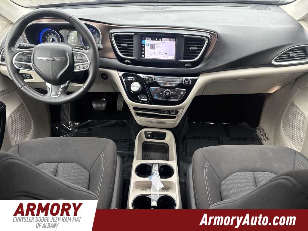 Thumbnail: 2022 Chrysler Voyager - 26