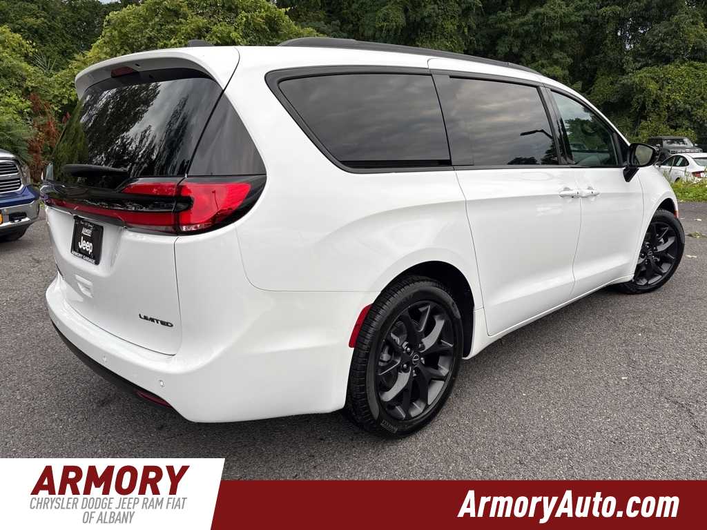 Thumbnail: 2026 Chrysler Pacifica - 4