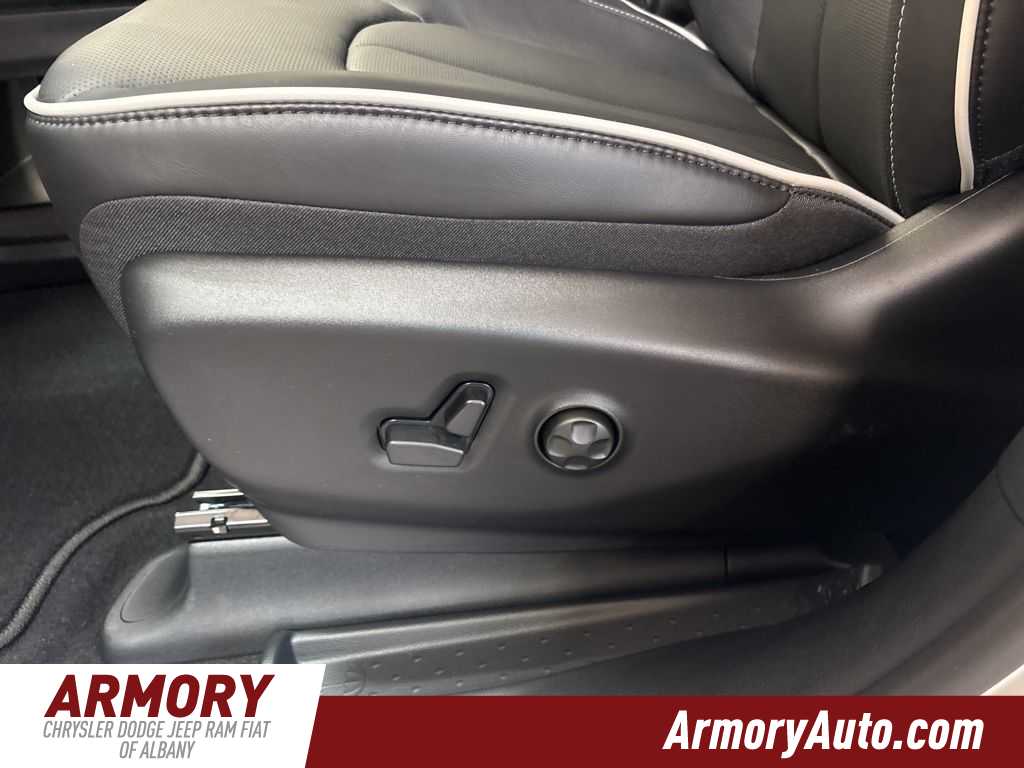 Thumbnail: 2026 Chrysler Pacifica - 11