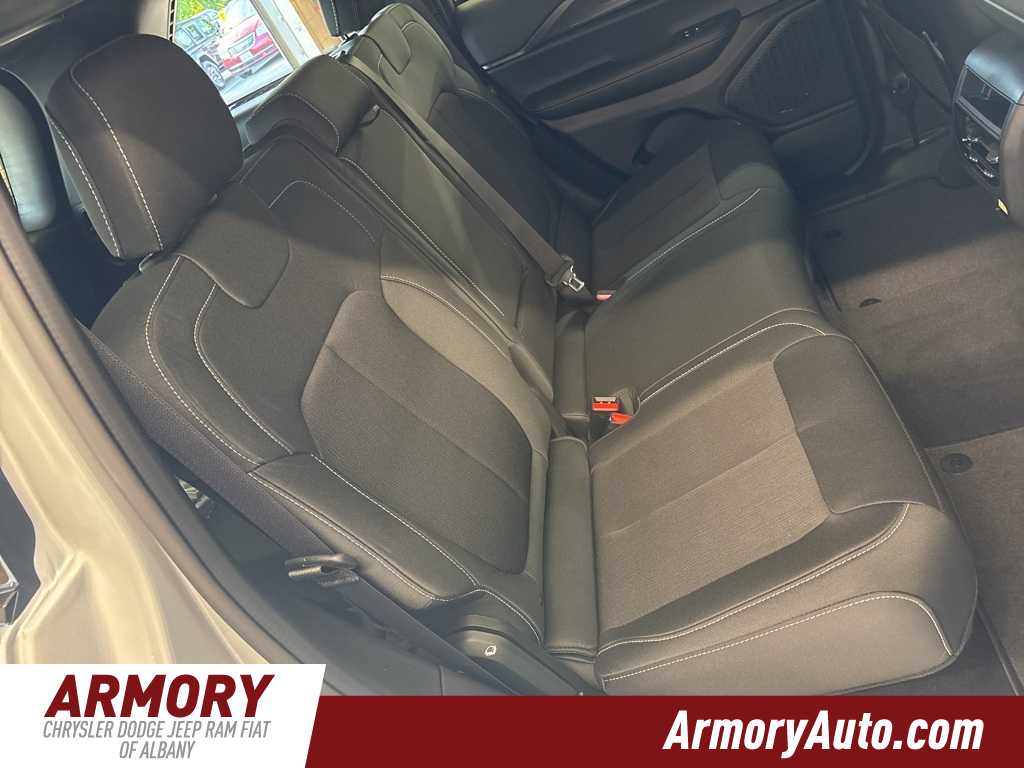 Thumbnail: 2025 Jeep Grand Cherokee - 31