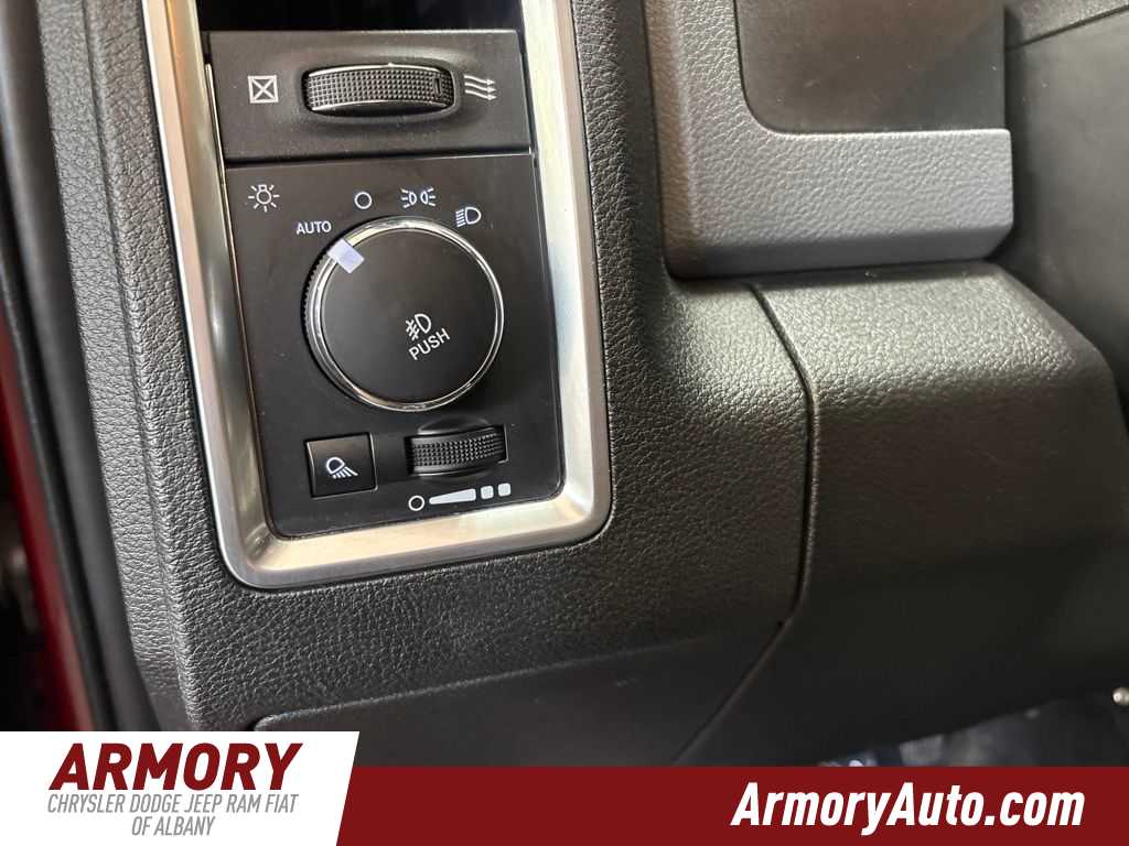 Thumbnail: 2019 RAM 1500 Classic - 10