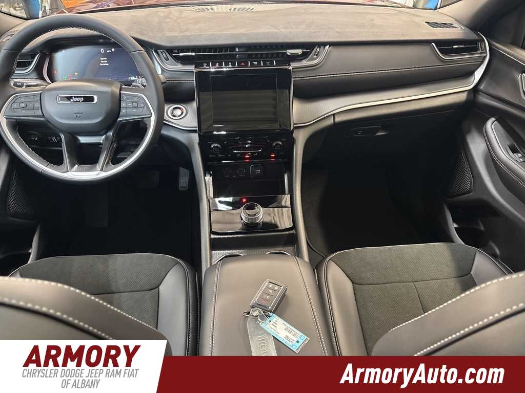 Thumbnail: 2025 Jeep Grand Cherokee - 32