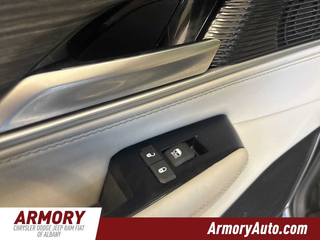 Thumbnail: 2023 Jeep Wagoneer - 27