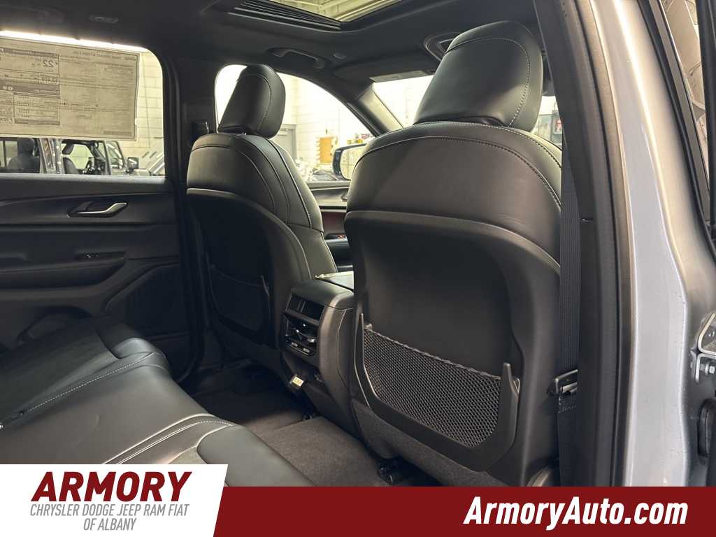 Thumbnail: 2025 Jeep Grand Cherokee - 30