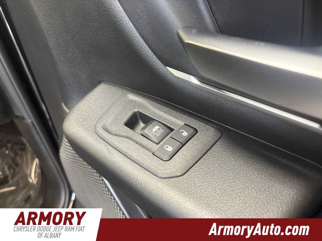 Thumbnail: 2026 RAM 1500 - 32