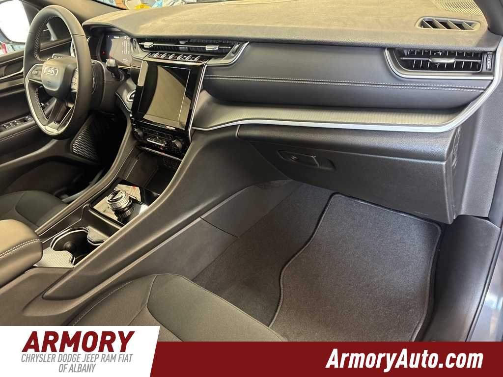 Thumbnail: 2025 Jeep Grand Cherokee - 37