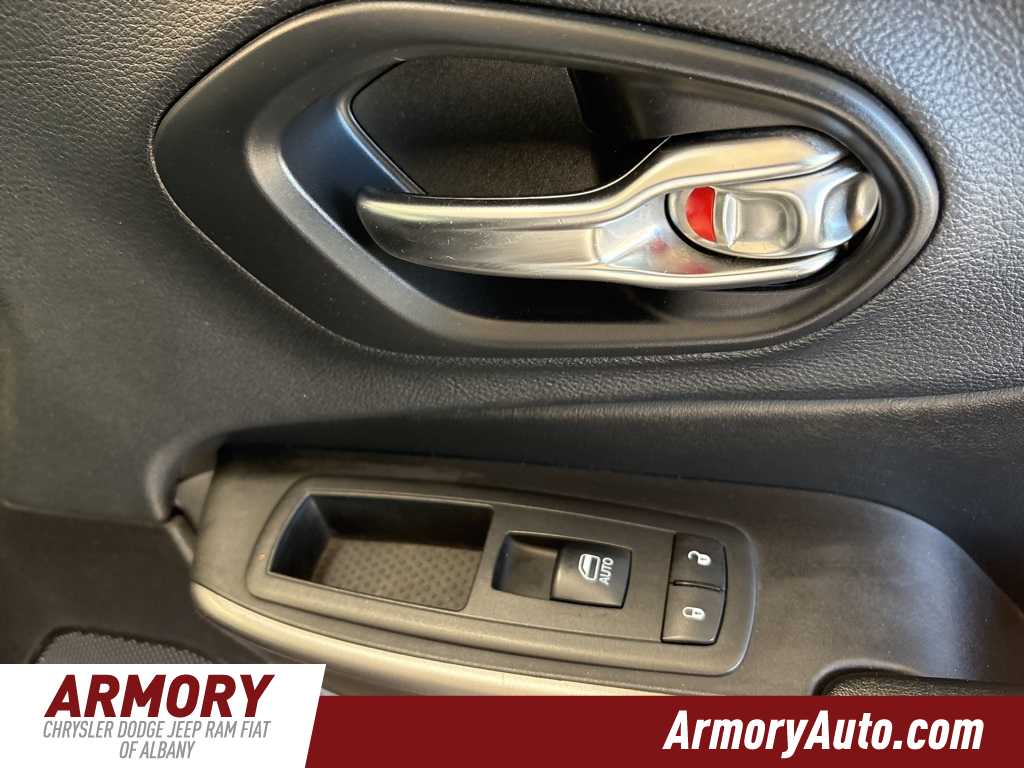 Thumbnail: 2019 Jeep Cherokee - 41
