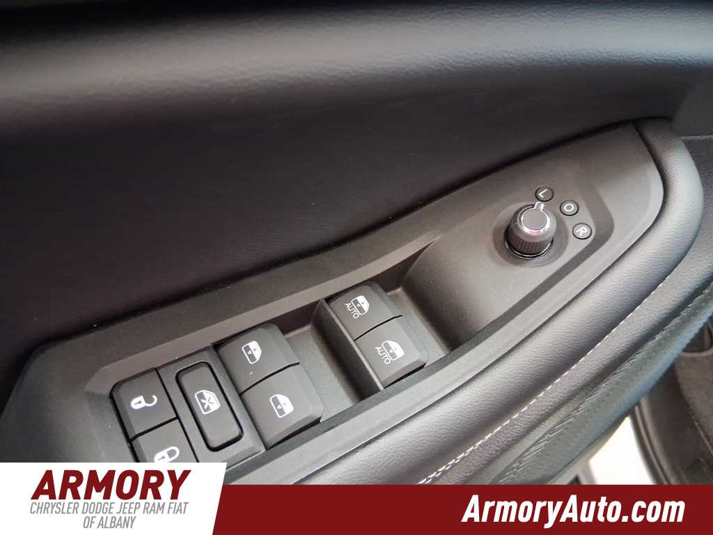 Thumbnail: 2025 Jeep Grand Cherokee - 8