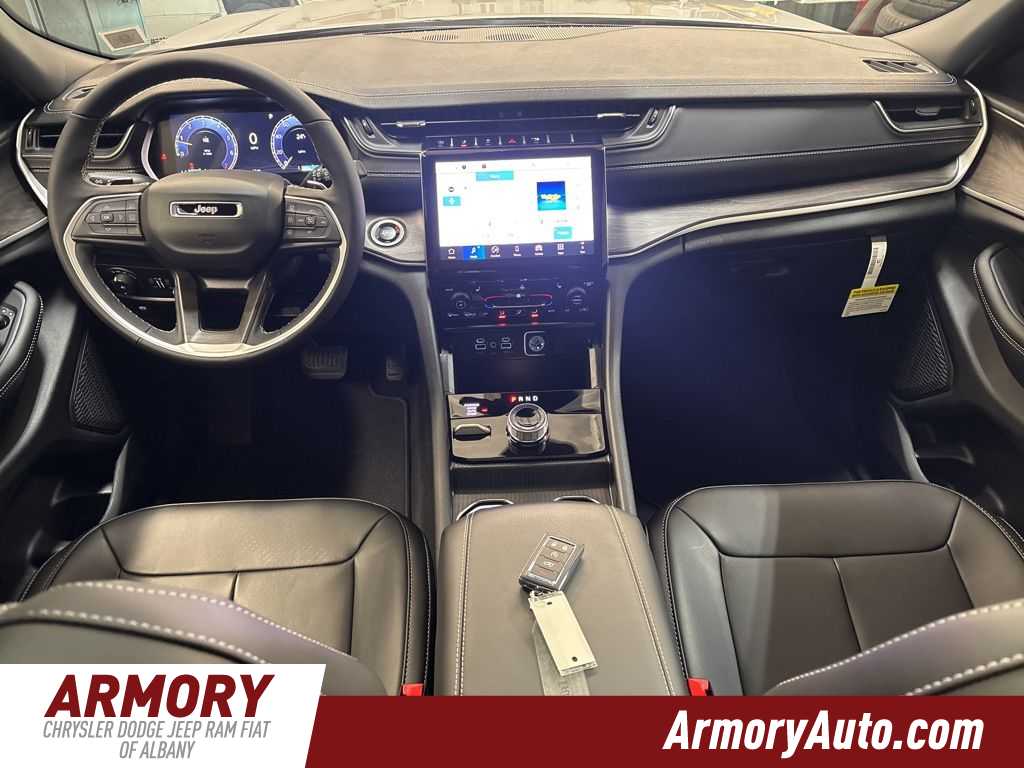 Thumbnail: 2025 Jeep Grand Cherokee - 35