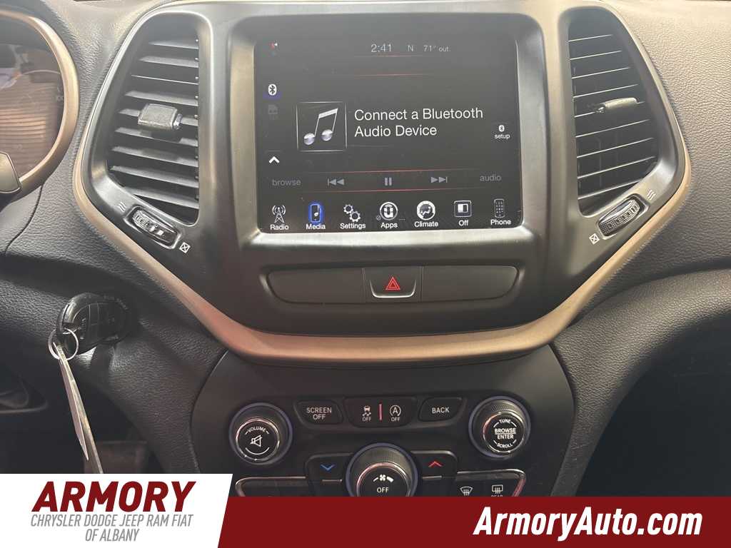 Thumbnail: 2017 Jeep Cherokee - 16