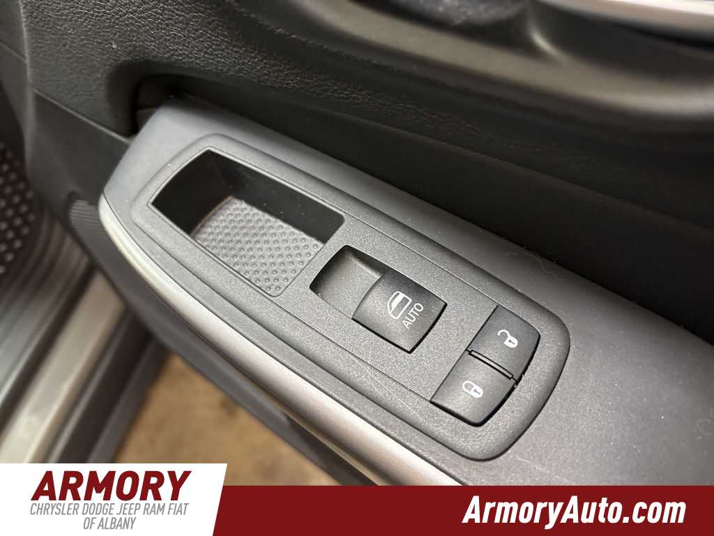 Thumbnail: 2020 Jeep Cherokee - 35