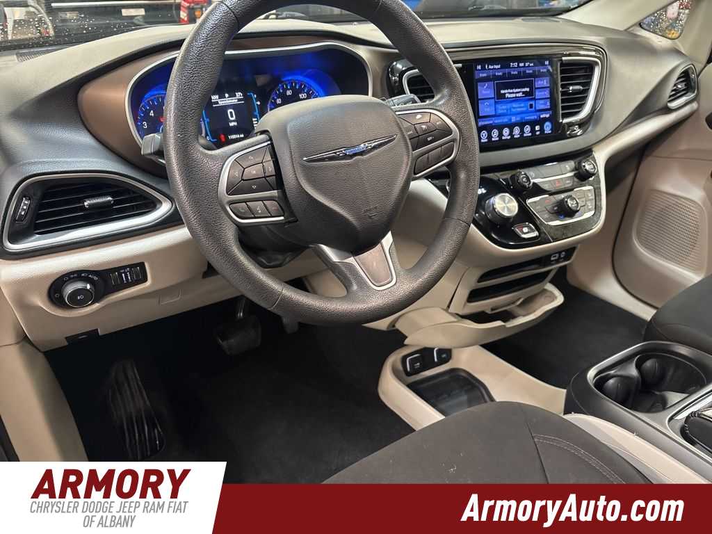 Thumbnail: 2017 Chrysler Pacifica - 8