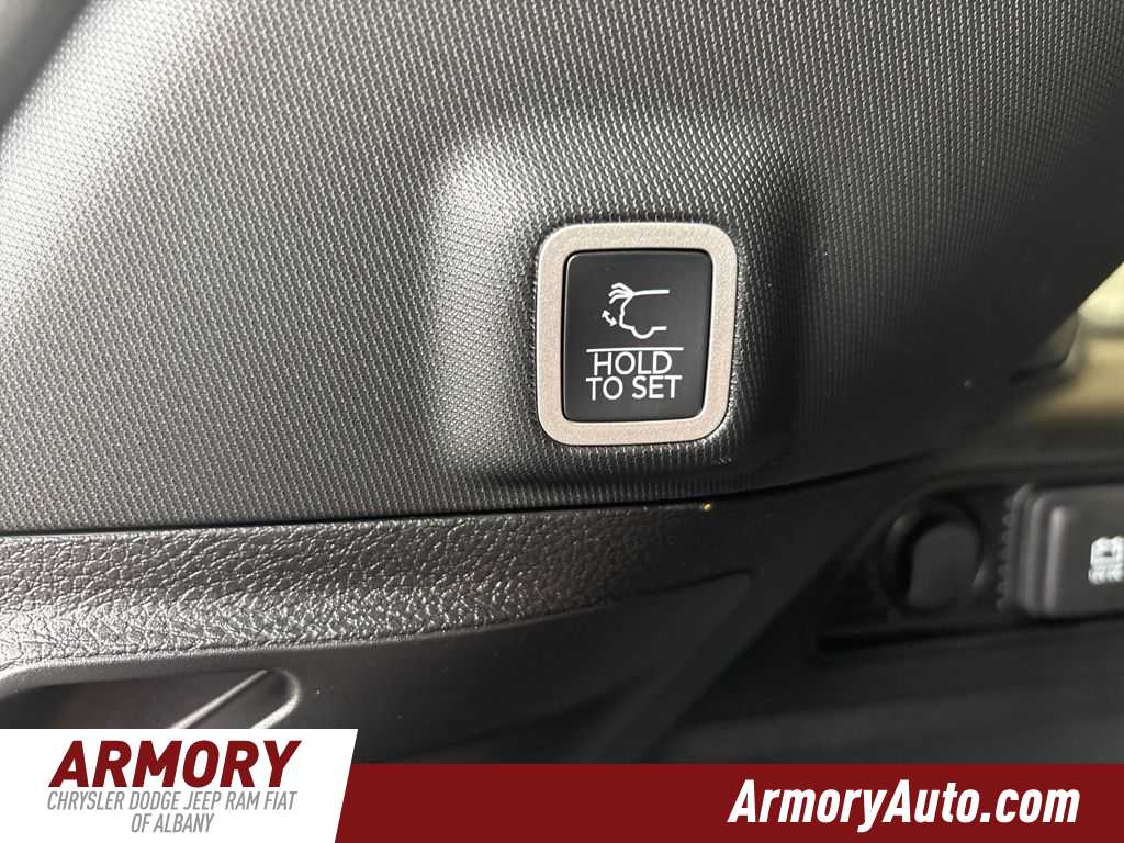 Thumbnail: 2025 Jeep Grand Cherokee - 25