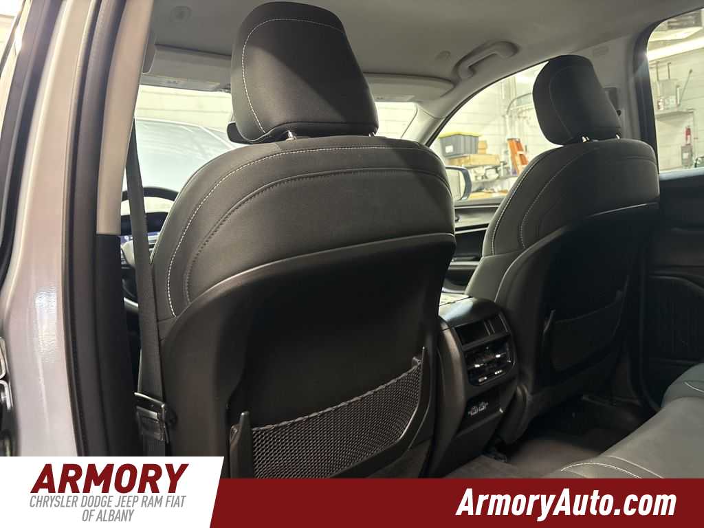 Thumbnail: 2023 Jeep Grand Cherokee - 30