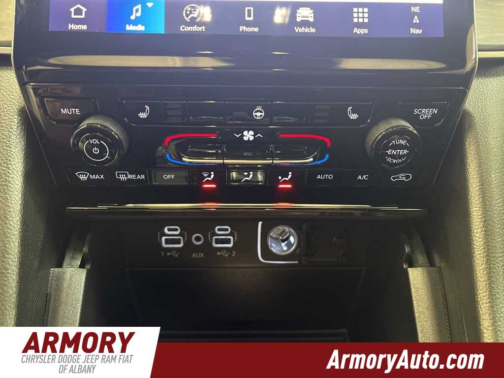 Thumbnail: 2025 Jeep Grand Cherokee - 17