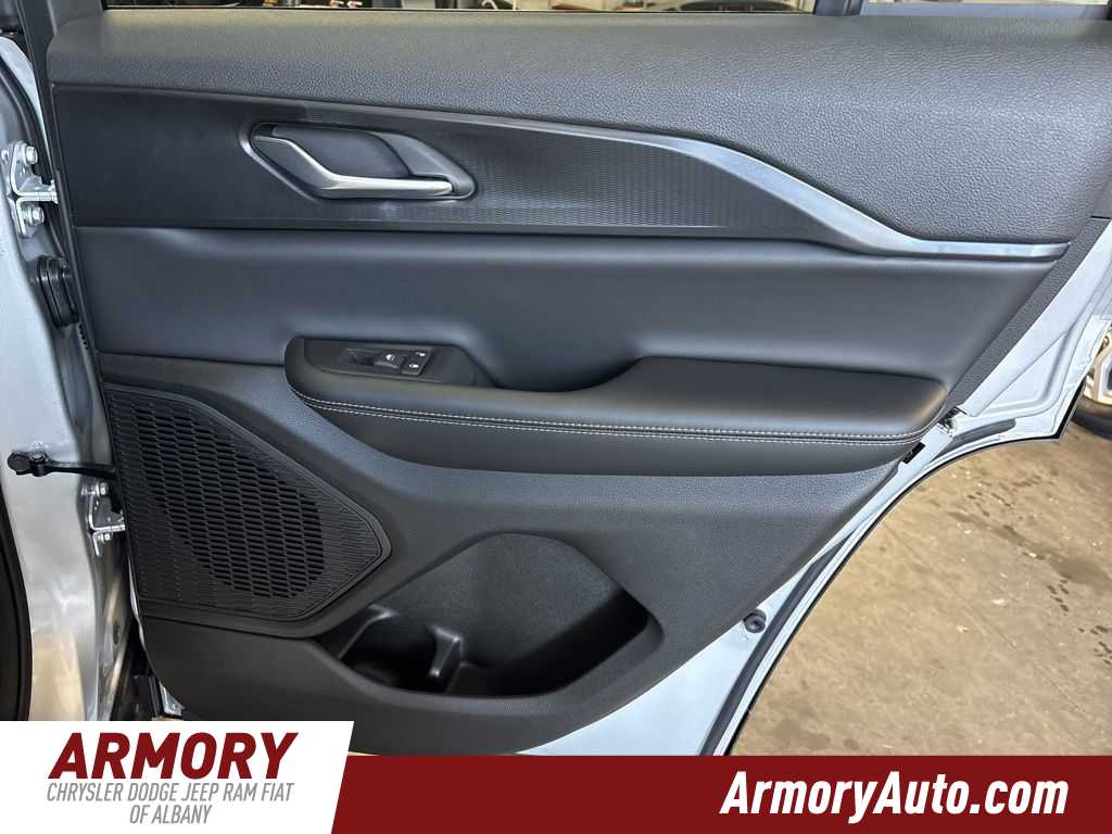 Thumbnail: 2026 Jeep Grand Cherokee - 32