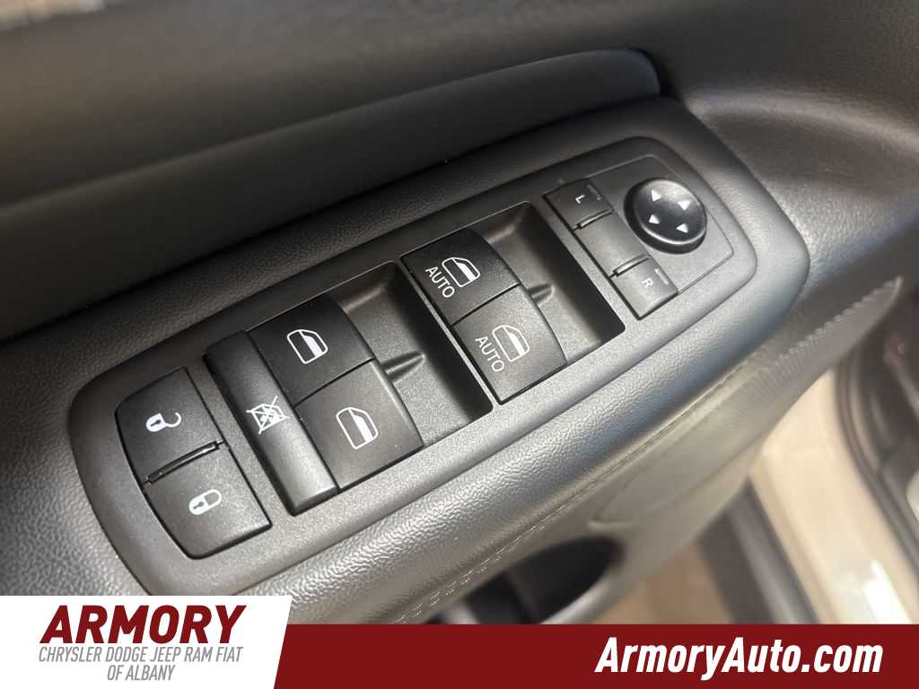 Thumbnail: 2021 Jeep Grand Cherokee - 8