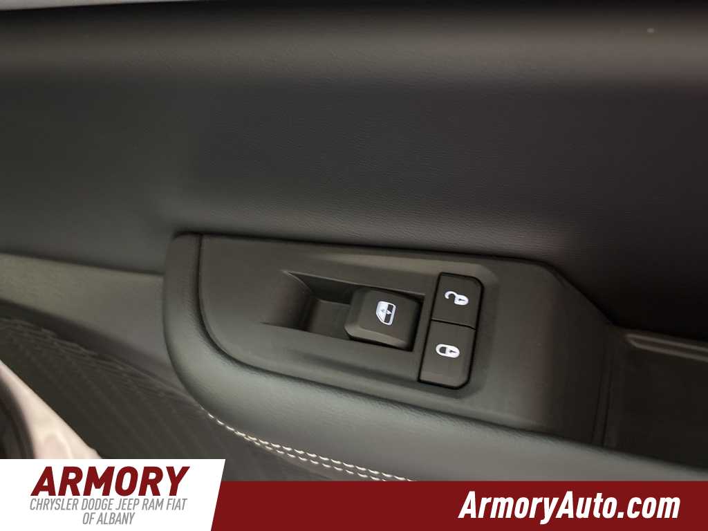 Thumbnail: 2025 Jeep Grand Cherokee - 31