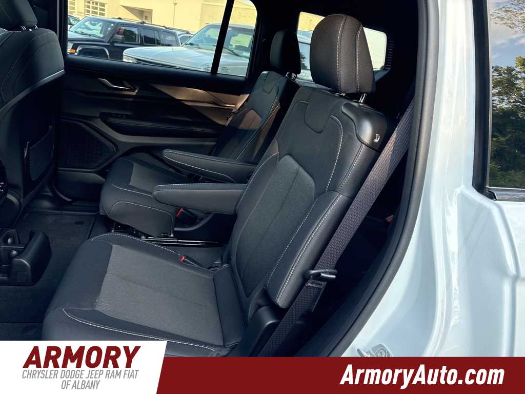 Thumbnail: 2025 Jeep Grand Cherokee L - 15