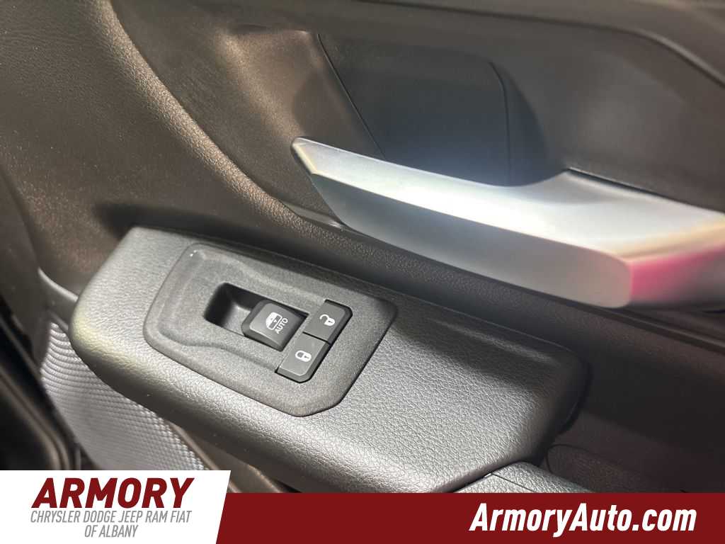 Thumbnail: 2026 RAM 1500 - 32