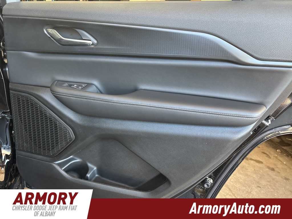 Thumbnail: 2025 Jeep Grand Cherokee L - 32