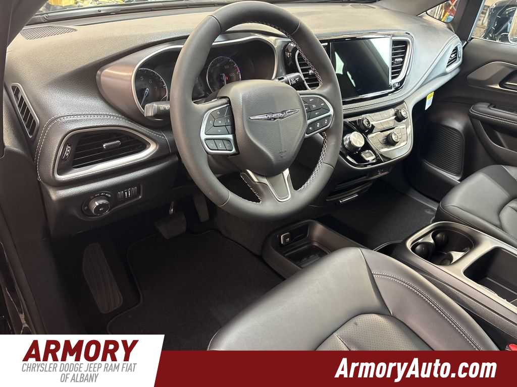 Thumbnail: 2026 Chrysler Pacifica - 9