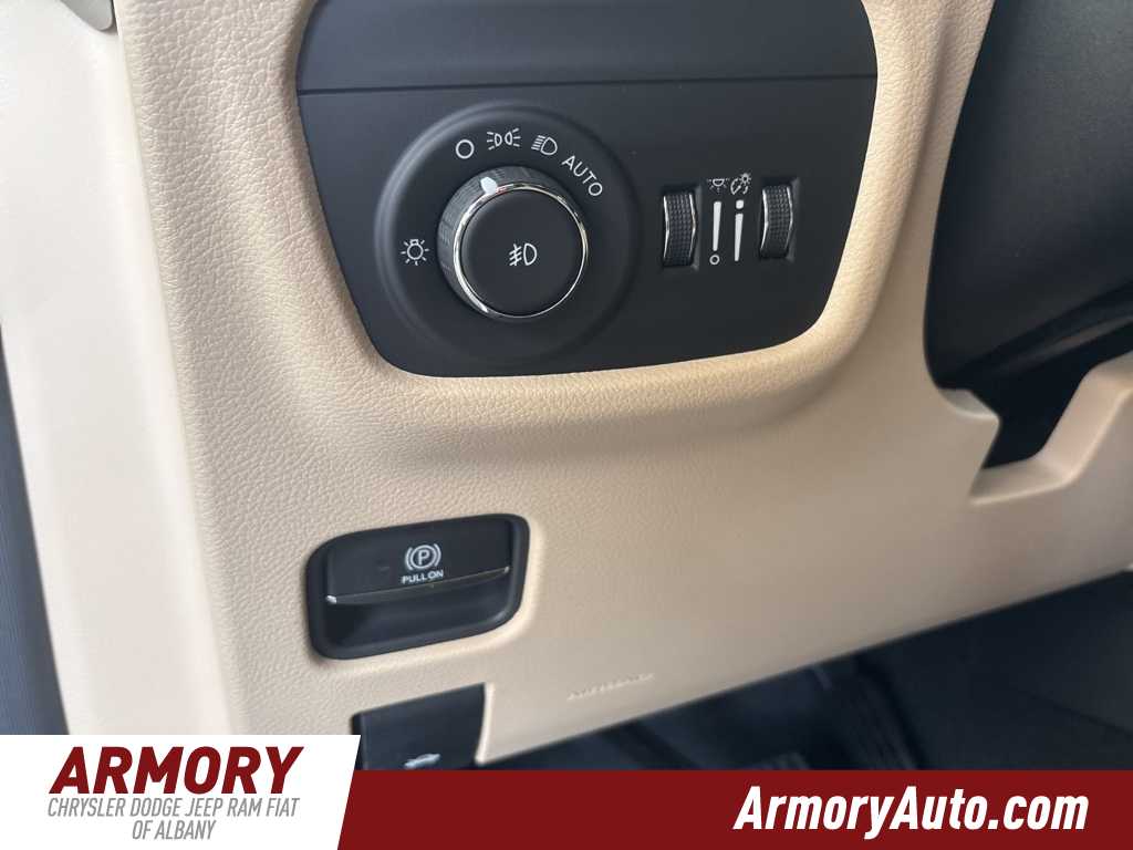 Thumbnail: 2025 Jeep Grand Cherokee - 10