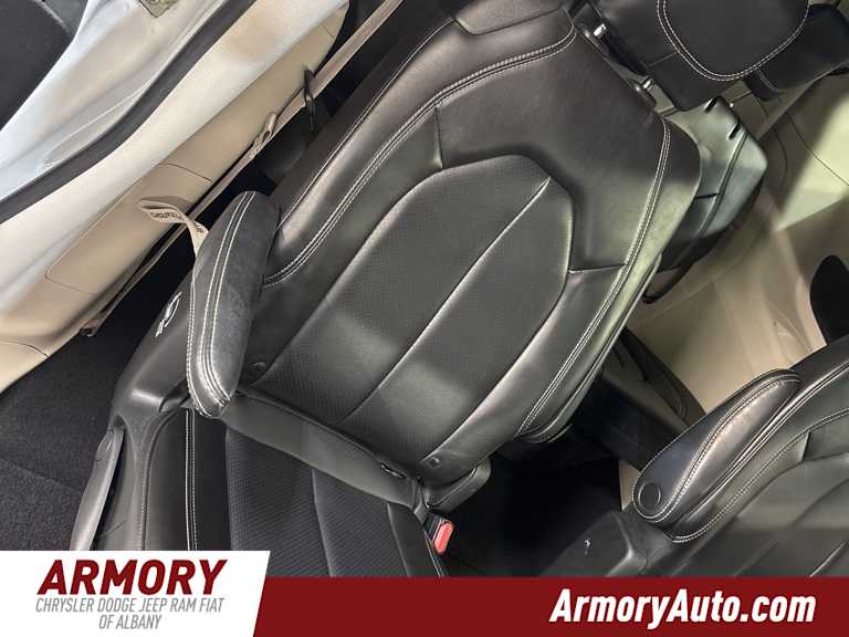 2023 Chrysler Pacifica Touring L 37