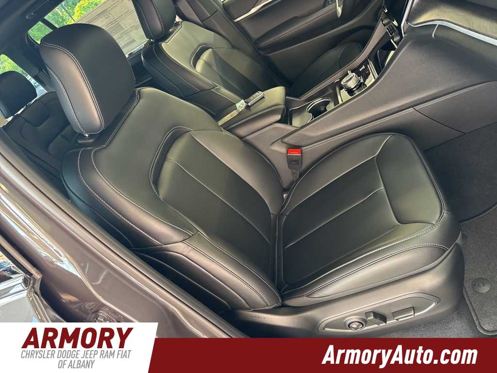 Thumbnail: 2025 Jeep Grand Cherokee - 35