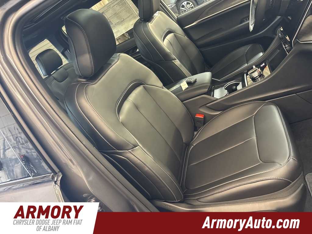 Thumbnail: 2025 Jeep Grand Cherokee - 36