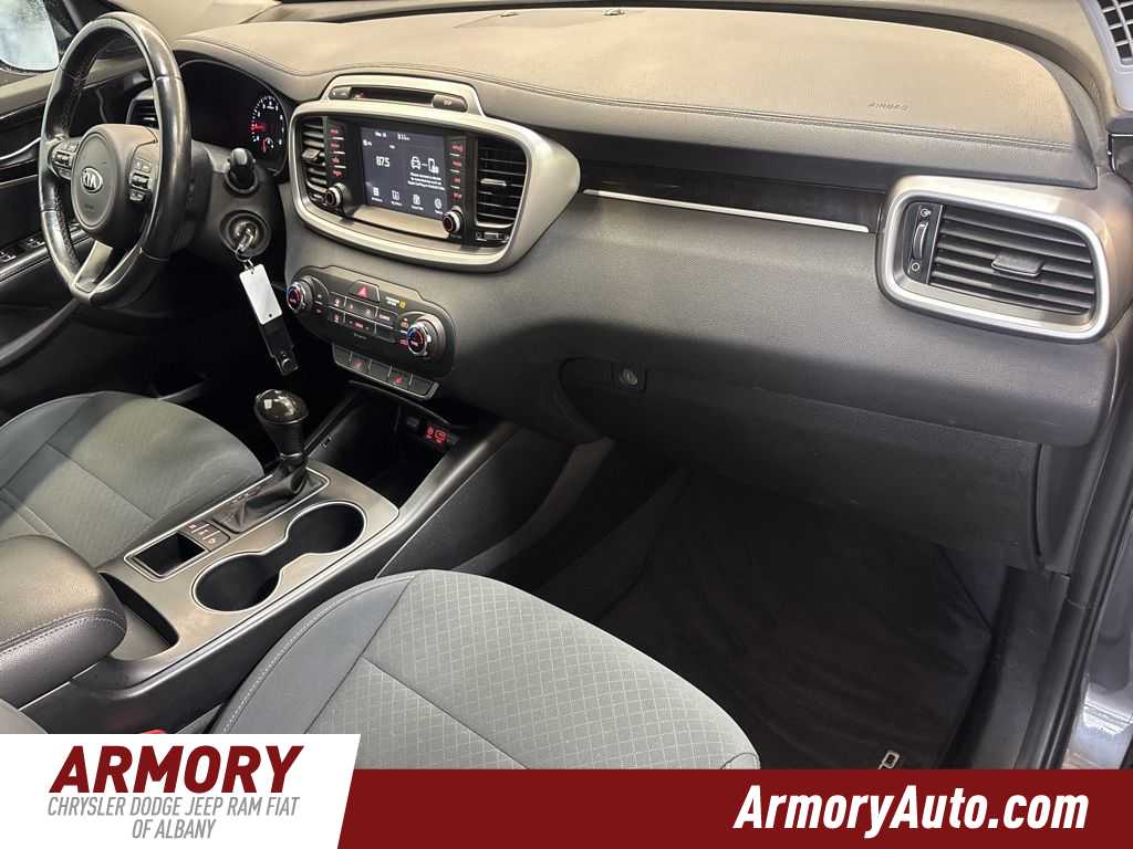 Thumbnail: 2017 Kia Sorento - 37