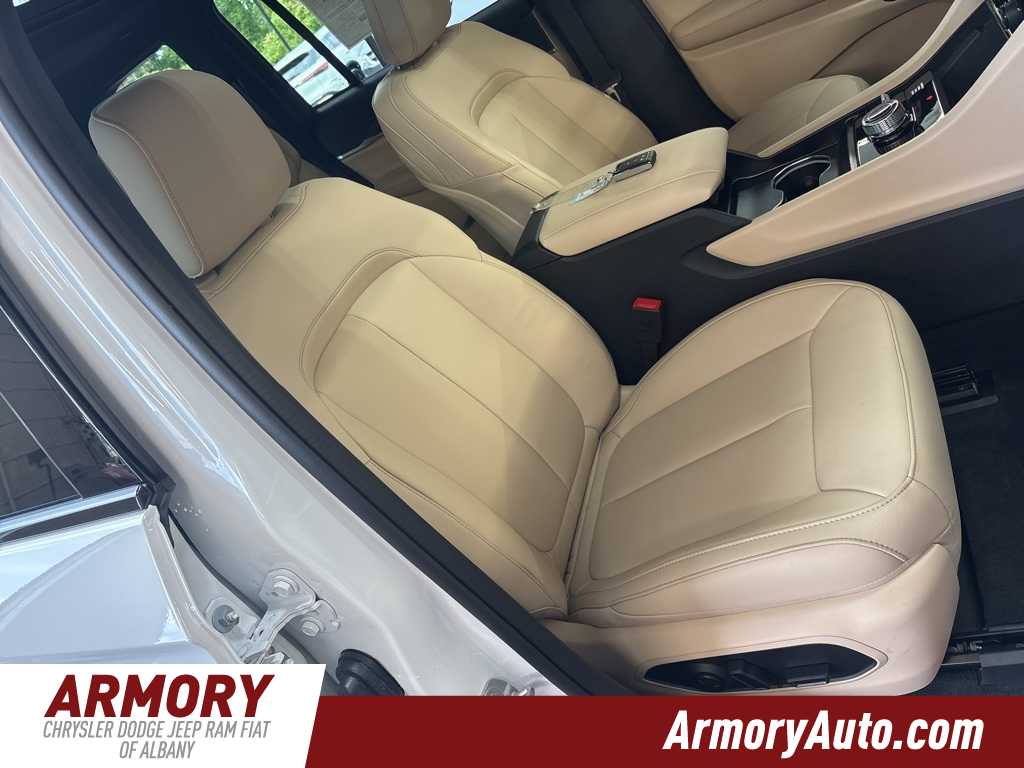 Thumbnail: 2025 Jeep Grand Cherokee - 32