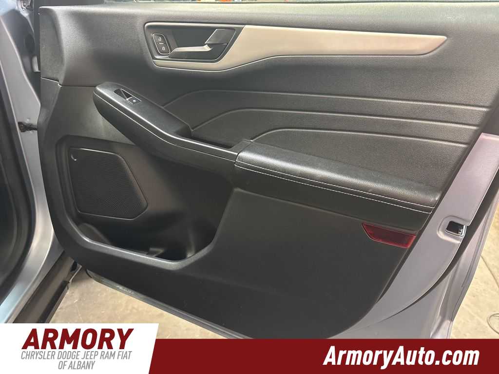 Thumbnail: 2022 Ford Escape - 34