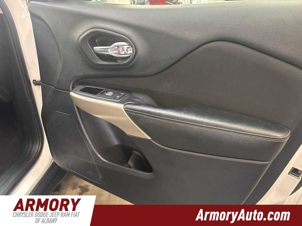 Thumbnail: 2017 Jeep Cherokee - 34