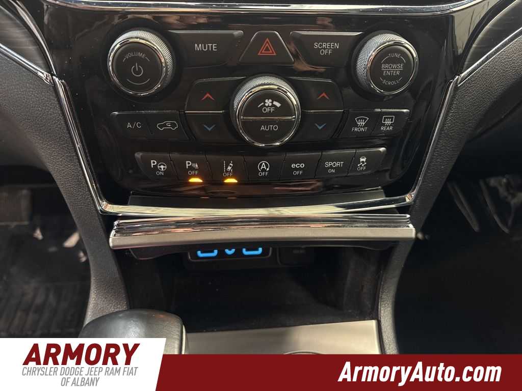 Thumbnail: 2021 Jeep Grand Cherokee - 21