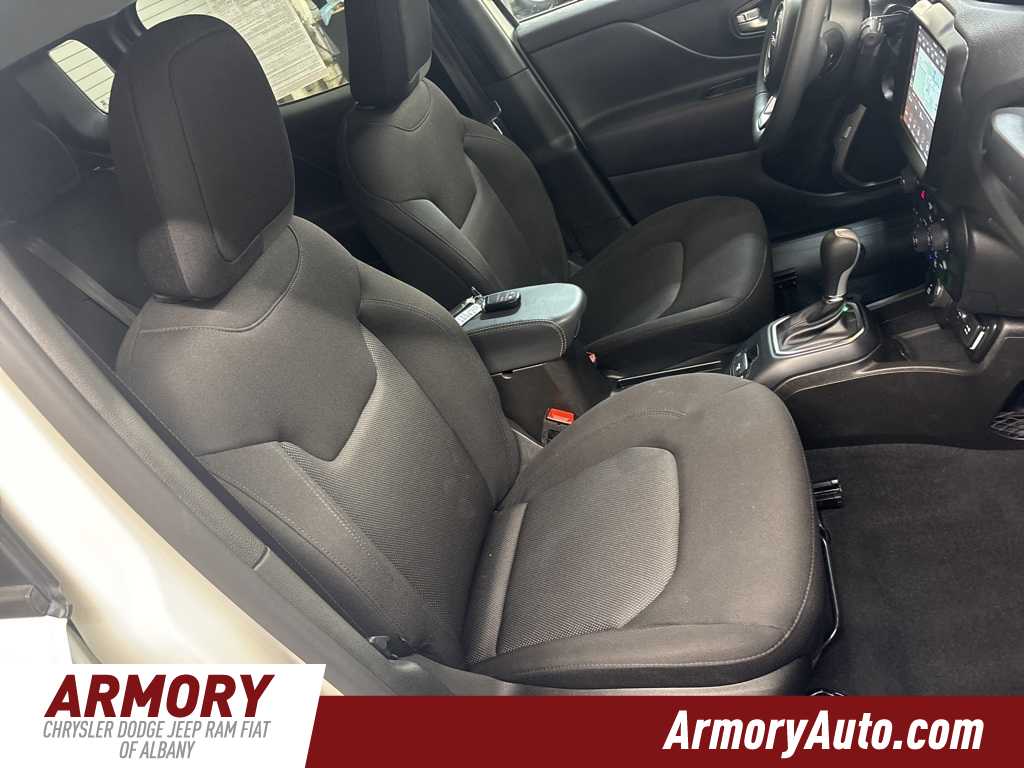 Thumbnail: 2023 Jeep Renegade - 33