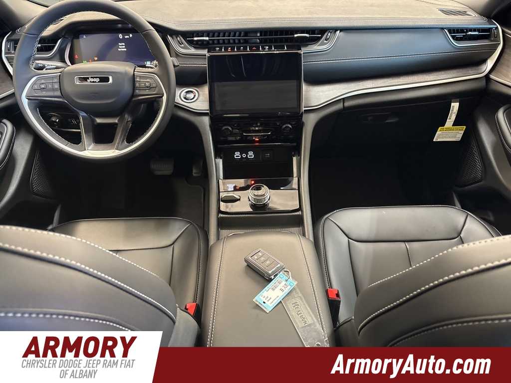 Thumbnail: 2025 Jeep Grand Cherokee - 32