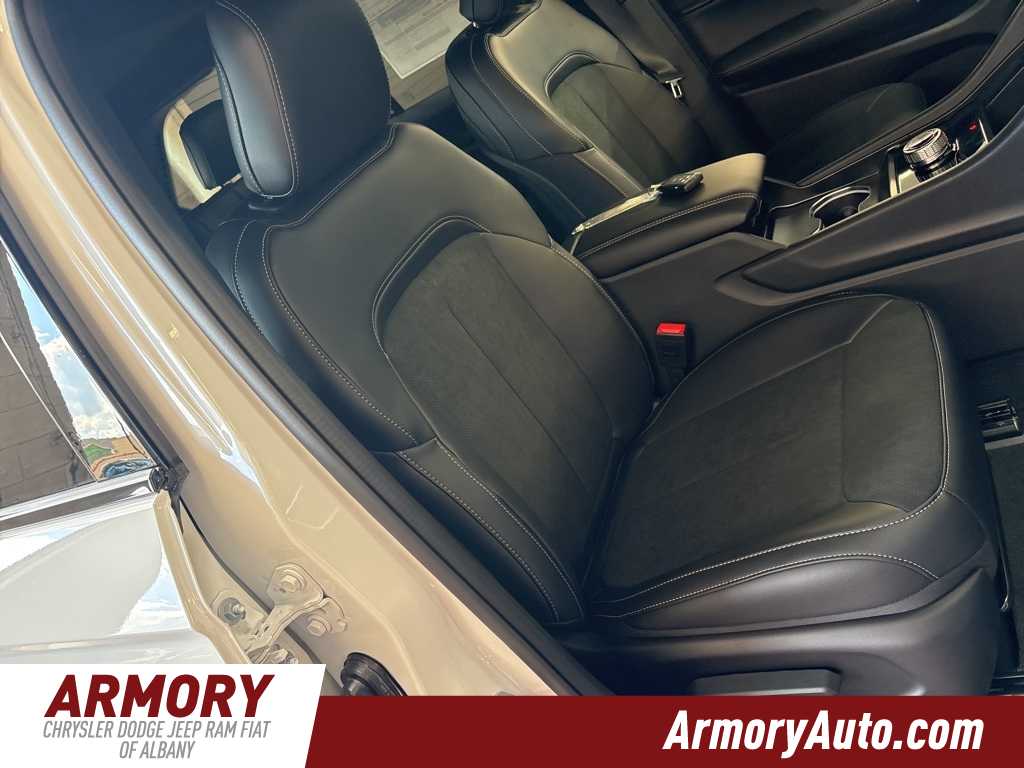 Thumbnail: 2025 Jeep Grand Cherokee - 32