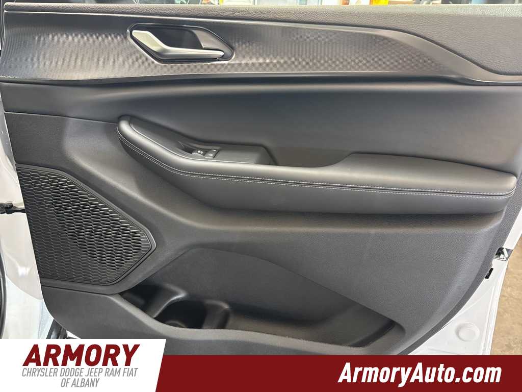 Thumbnail: 2025 Jeep Grand Cherokee - 37